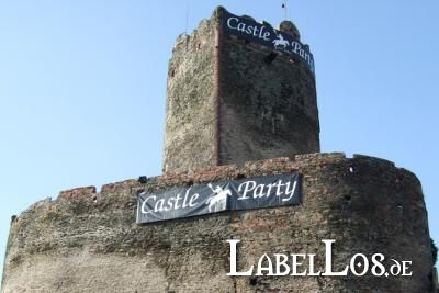 001_Castle-Party-2010_Outtake